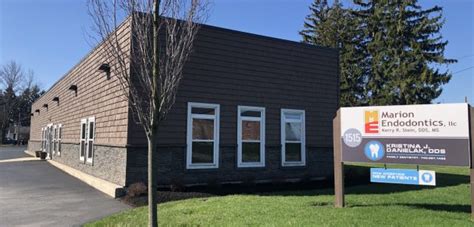 Marion Endodontics building exterior in Marion, Ohio, sign for Dr. Kerry R. Stein, DDS, MS and Dr. Kristina J. Danislak, DDS